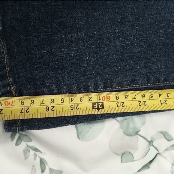 Simply Vera Wang Women's Jeans Ankle Mid Rise Stretch Blue Size 6. Condition is - Picture 8 of 9